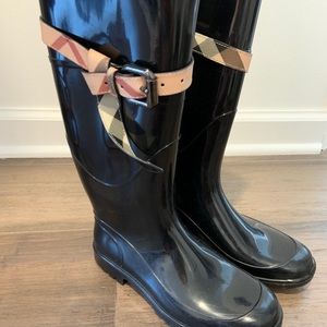 Burberry Rainboots. Size 7.